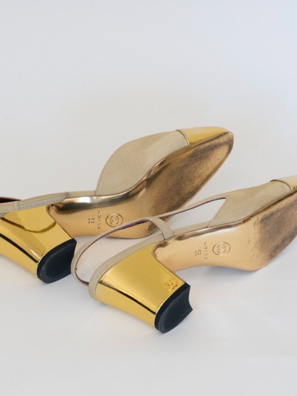 CHANEL Limited Edition Runway Linen and Gold Slingback Pumps Size 36 - Picture 8 of 9